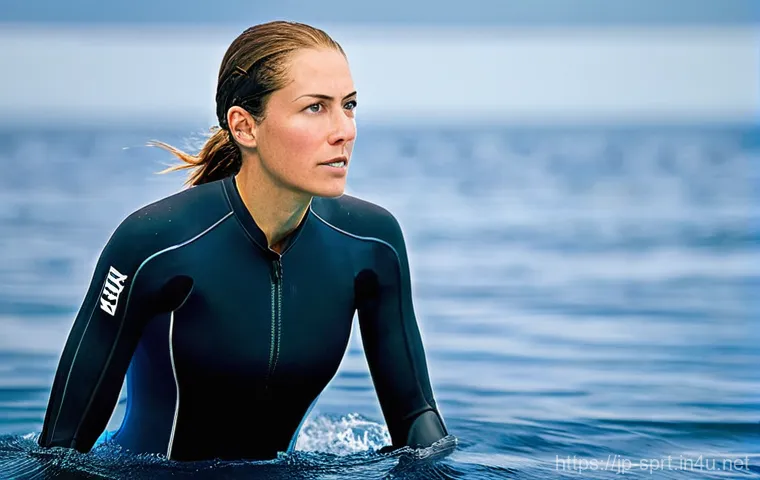 트라이애슬론 전용 슈트 리뷰 - **Prompt: The Seamless Second Skin**
    A determined female triathlete, mid-stroke in open water du...